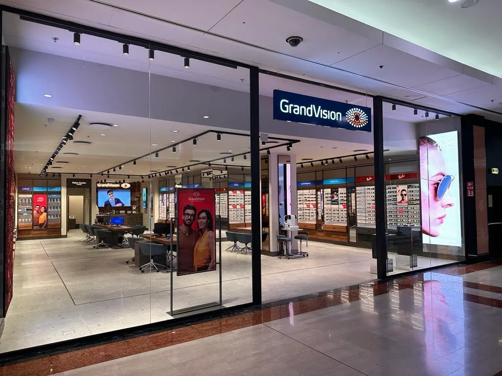 affichage dynamique dans une vitrine de vente au détail
